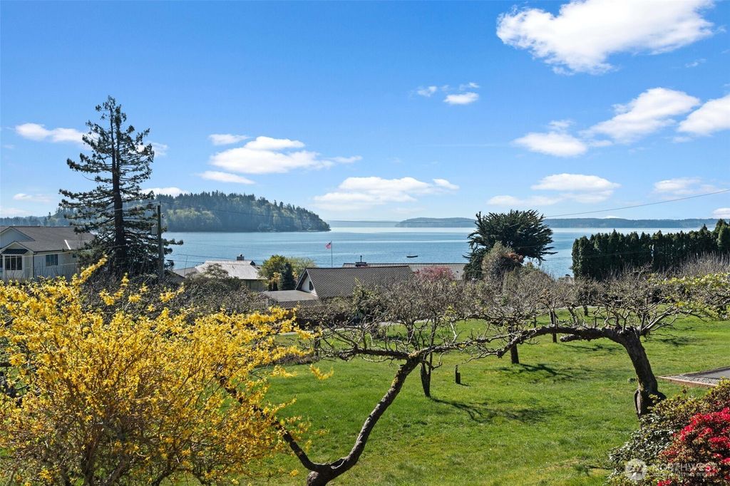 Photo of 10427 Powell Drive NW, Gig Harbor, WA 98335 (MLS # 2506603)