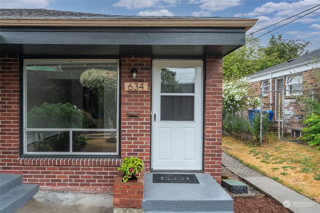 Photo of 634 NW 50th Street, Seattle, WA 98107 (MLS # 2272554)