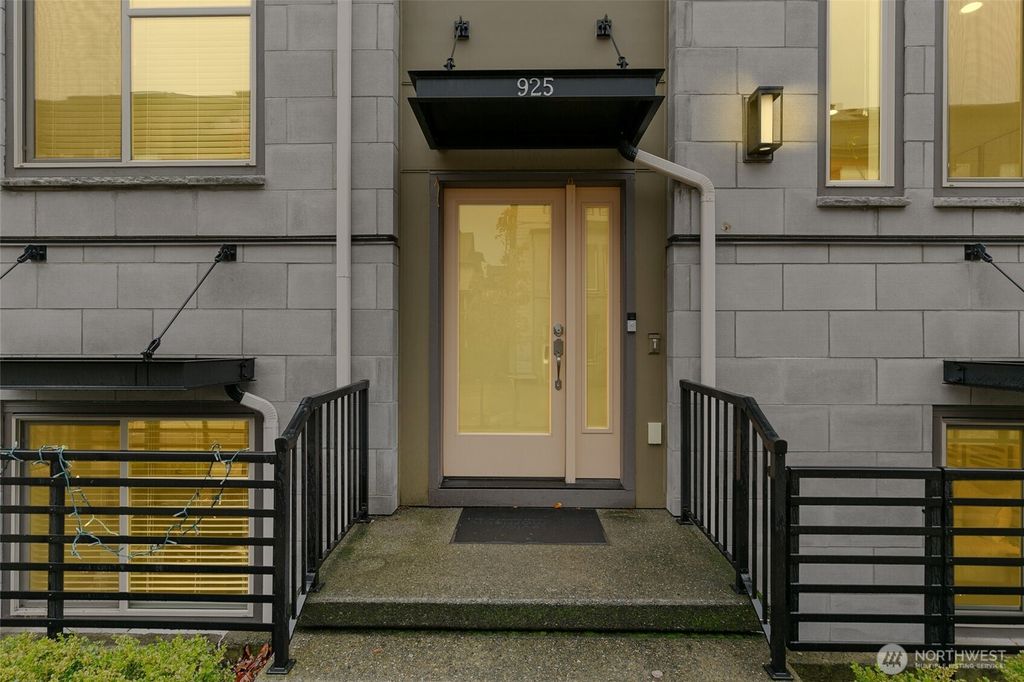 Photo of 925 6th Avenue NE #10.1, Issaquah, WA 98029 (MLS # 2448470)