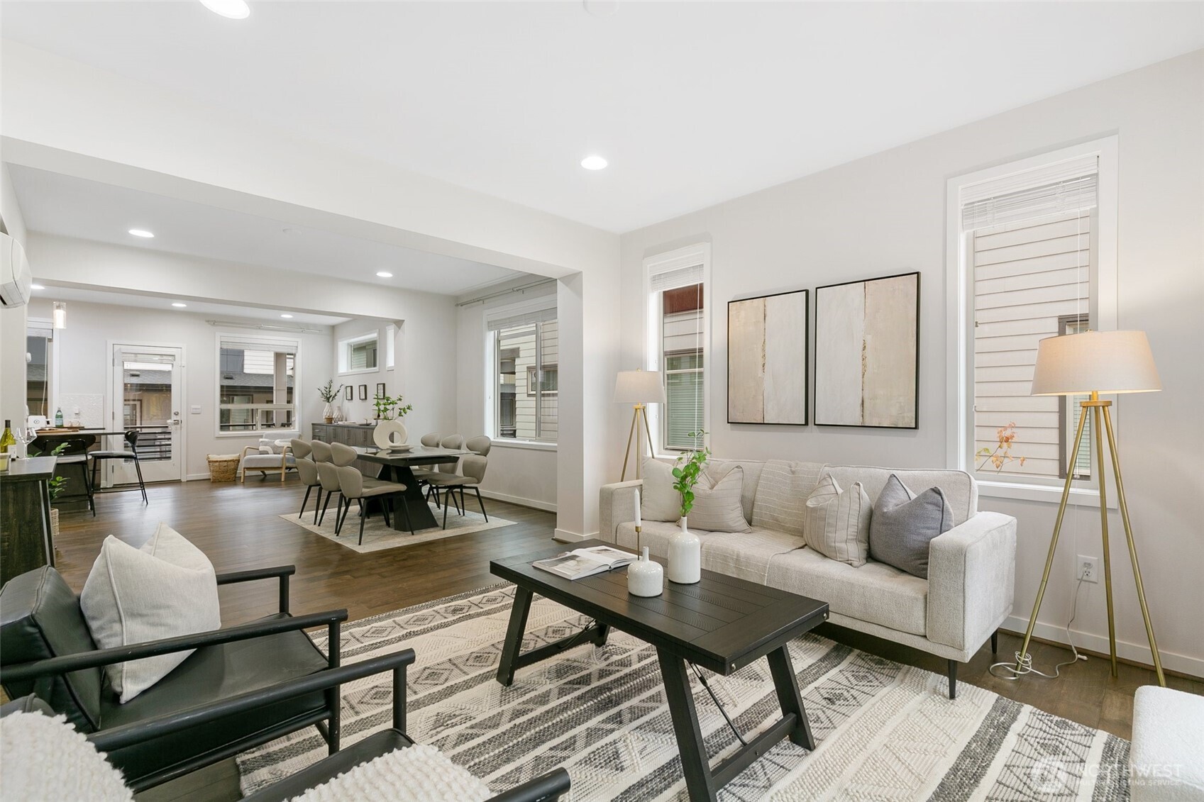 925 6th Avenue NE 10.1