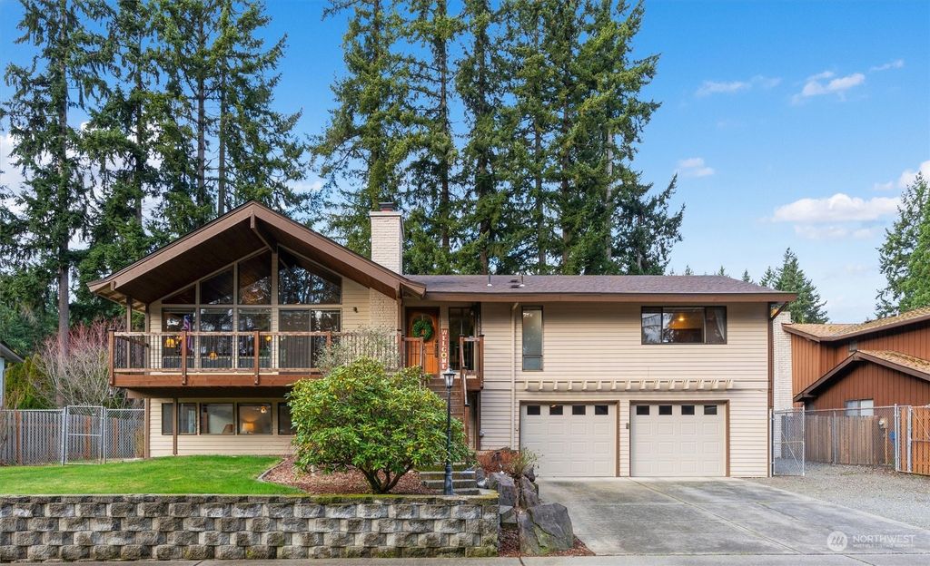 Photo of 15104 SE 139th Place, Renton, WA 98059 (MLS # 2199100)