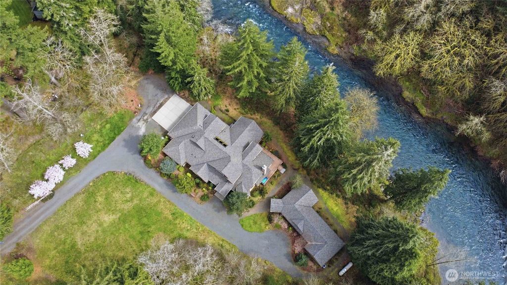 Photo of 125 Royal Coachman Lane, Kalama, WA 98625 (MLS # 2500204)