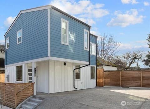 Photo of 503 NE 42nd Street, Seattle, WA 98105 (MLS # 2557241)
