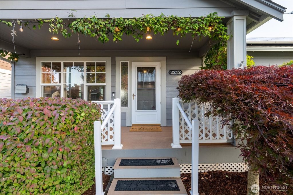Photo of 2212 Oak Street, Lynden, WA 98264 (MLS # 2446544)