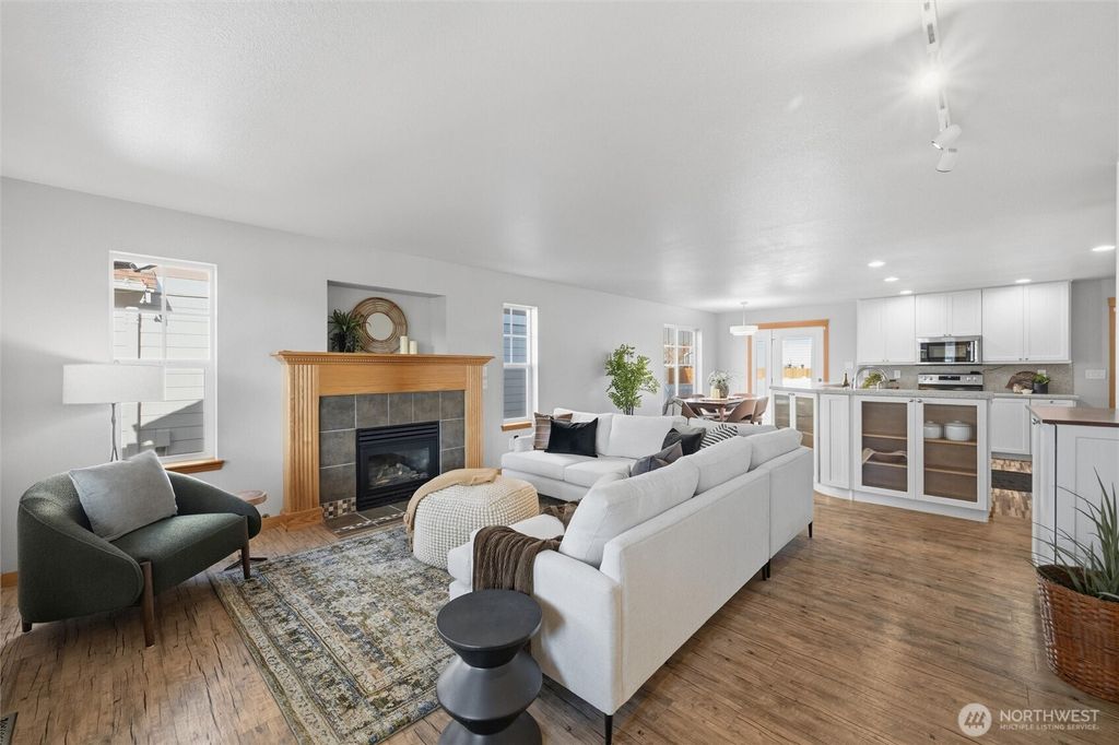 Photo of 2212 Oak Street, Lynden, WA 98264 (MLS # 2446544)