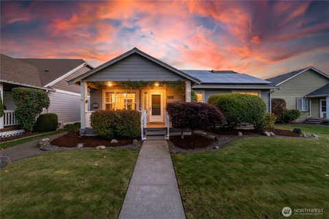 Photo of 2212 Oak Street, Lynden, WA 98264 (MLS # 2446544)