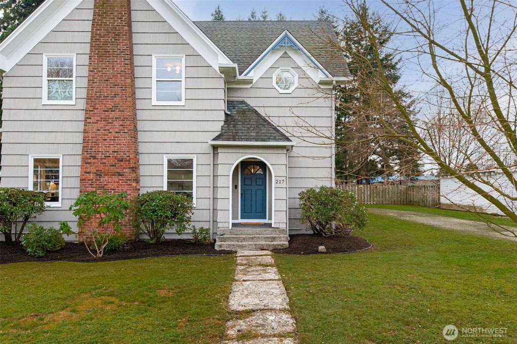 Photo of 217 6TH Street, Snohomish, WA 98290 (MLS # 2473177)