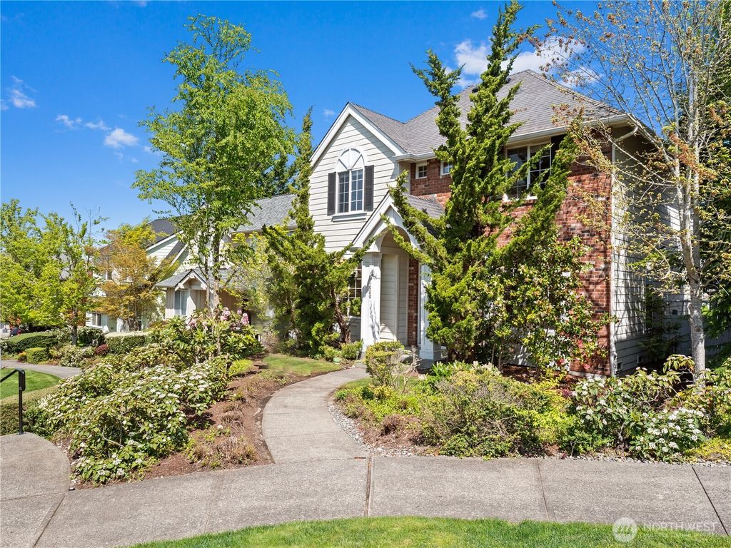Photo of 1989 NE Kelsey Lane, Issaquah, WA 98029 (MLS # 2365147)