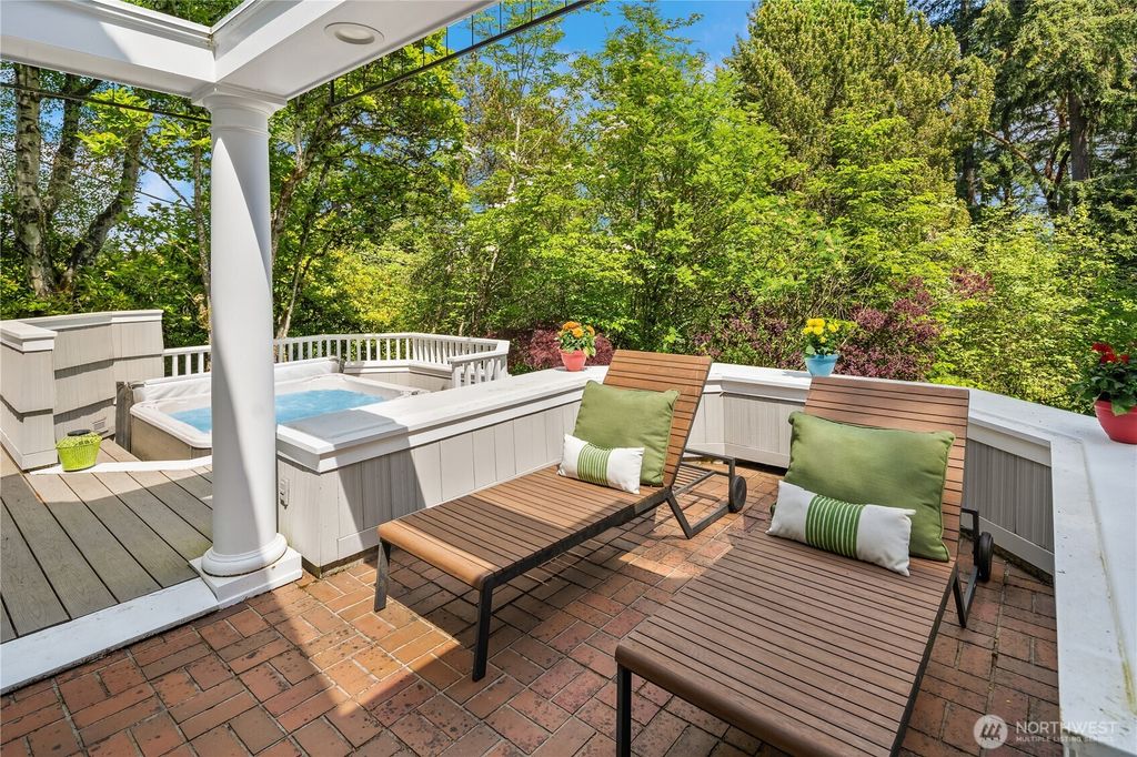 Photo of 12513 42nd Avenue NE, Seattle, WA 98125 (MLS # 2378031)