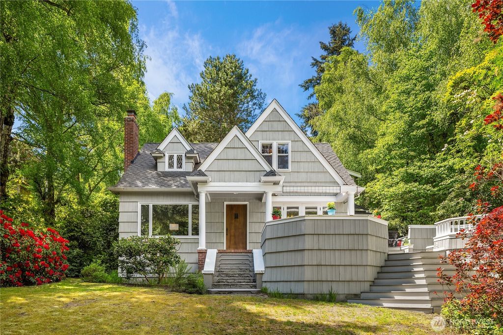 Photo of 12513 42nd Avenue NE, Seattle, WA 98125 (MLS # 2378031)