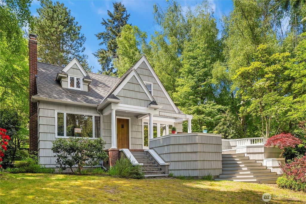 Photo of 12513 42nd Avenue NE, Seattle, WA 98125 (MLS # 2378031)