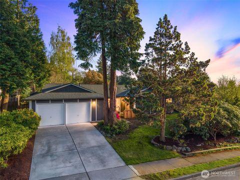 Photo of 2001 SE 17th Court S, Renton, WA 98055 (MLS # 2515068)