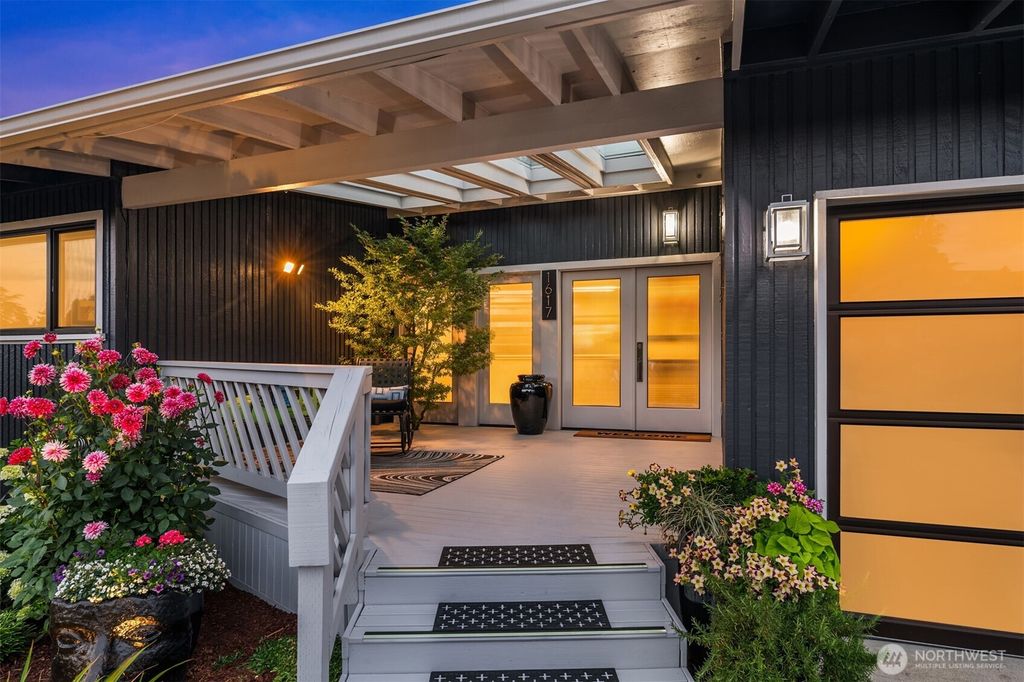 Photo of 1617 121st Avenue SE, Bellevue, WA 98005 (MLS # 2495593)