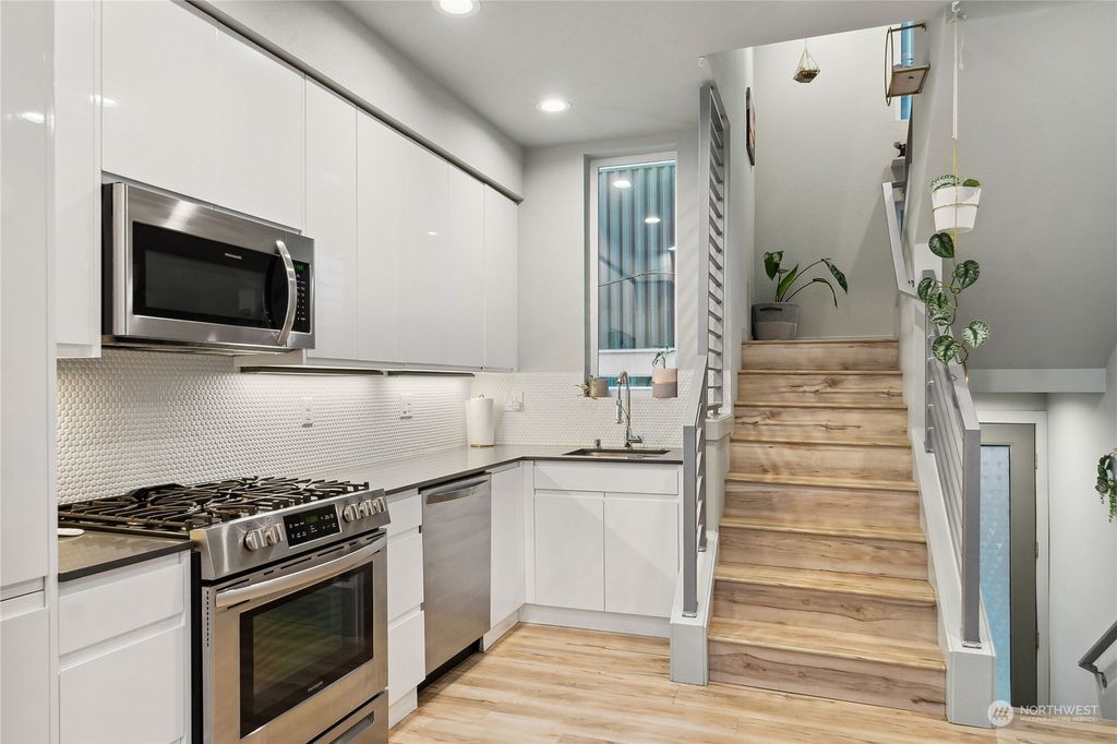 Photo of 3078 SW Avalon Way #G, Seattle, WA 98126 (MLS # 2153631)
