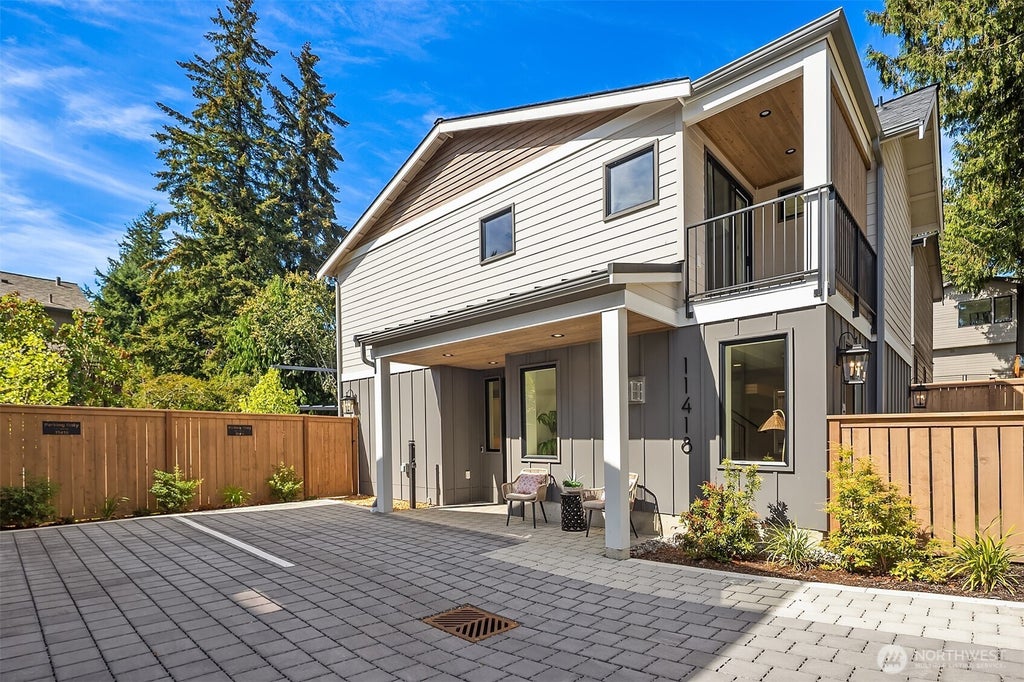 Photo of 11418 NE 90th Street, Kirkland, WA 98033 (MLS # 2582975)