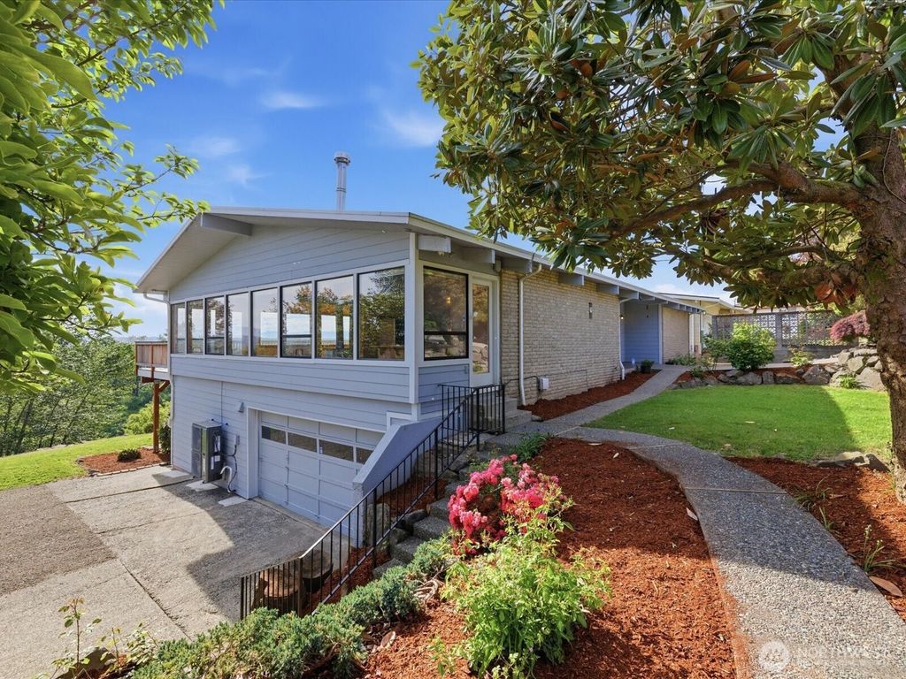 Photo of 18206 51st Avenue S, SeaTac, WA 98188 (MLS # 2522226)