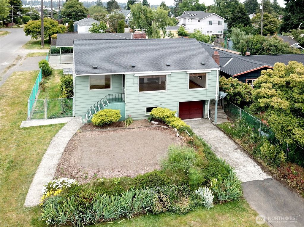 Photo of 9256 Phinney Avenue N, Seattle, WA 98103 (MLS # 2389388)