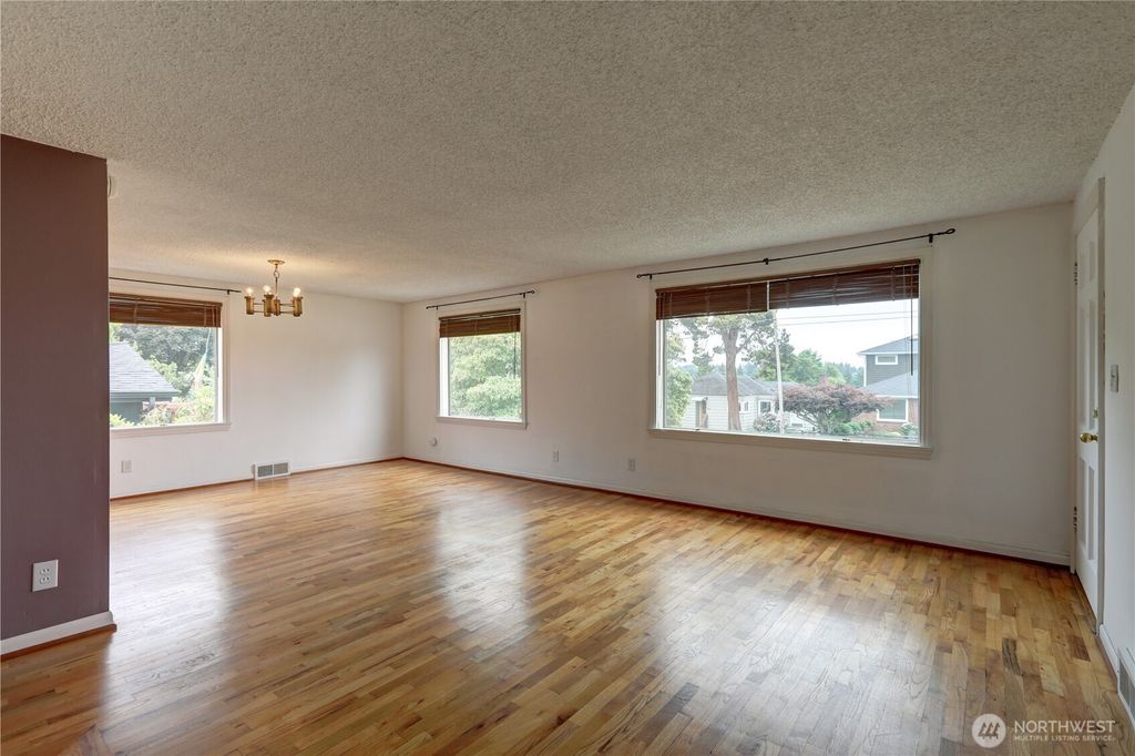 Photo of 9256 Phinney Avenue N, Seattle, WA 98103 (MLS # 2389388)