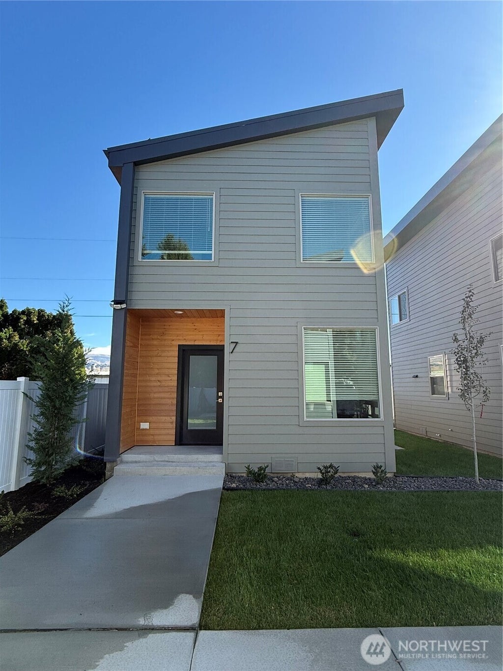 Photo of 1034 9th Street #7, Wenatchee, WA 98801 (MLS # 2589962)