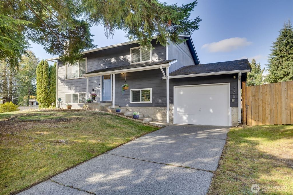 Photo of 225 Paradise Parkway, Granite Falls, WA 98252 (MLS # 2441759)