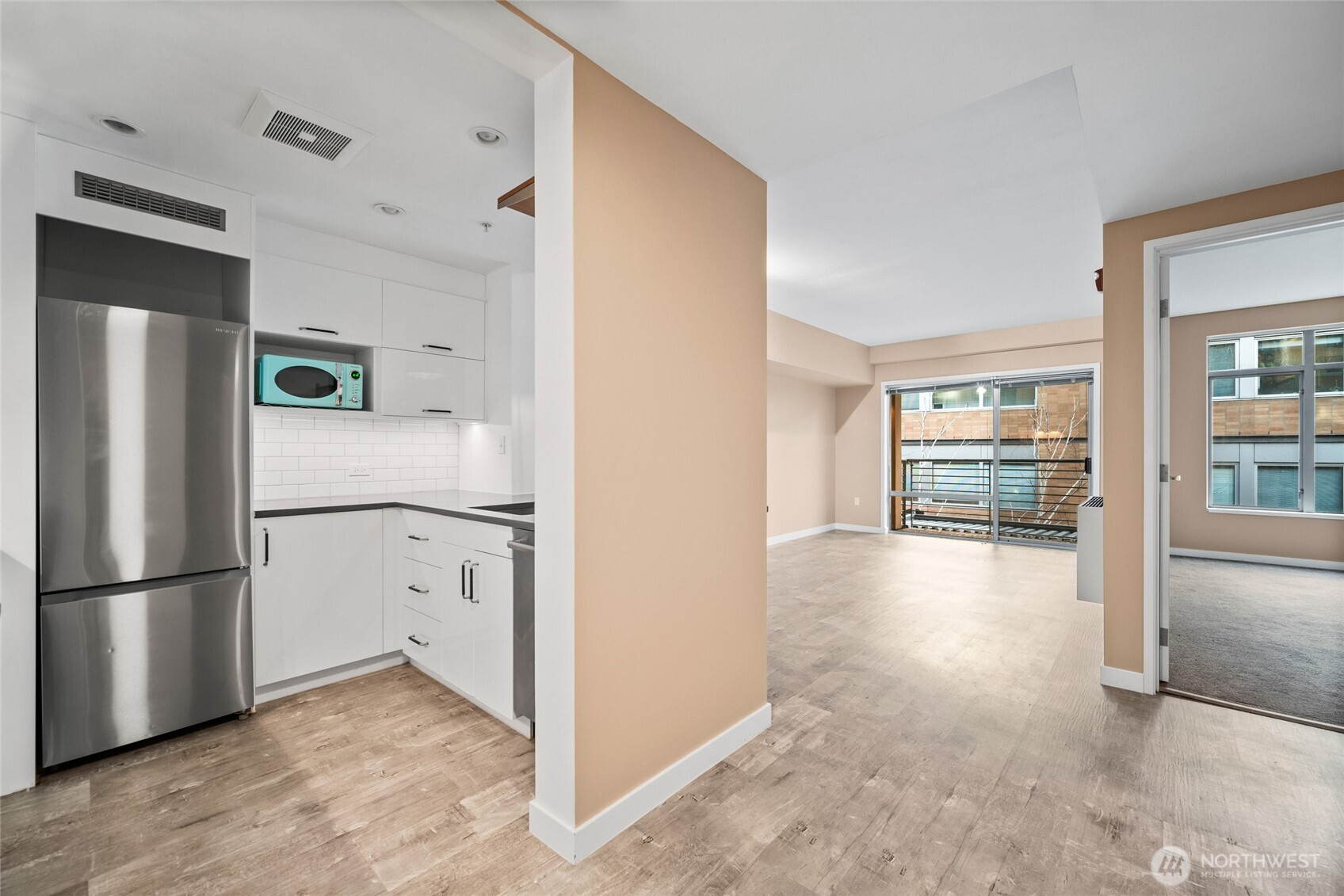 701 Columbia Street 415