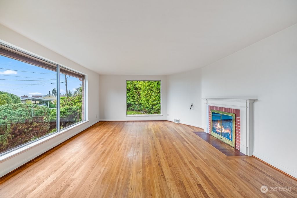 Photo of 9526 25th Avenue NW, Seattle, WA 98117 (MLS # 2170994)