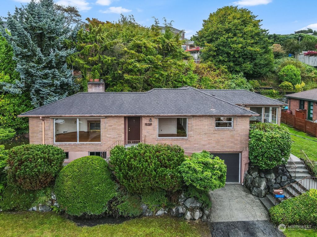 Photo of 9526 25th Avenue NW, Seattle, WA 98117 (MLS # 2170994)