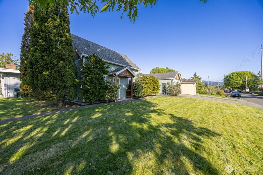 Photo of 2404 G Street, Bellingham, WA 98225 (MLS # 2518162)