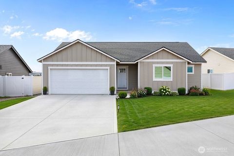 Photo of 257 Parkside Pl Pl SE, Ephrata, WA 98823 (MLS # 2490484)