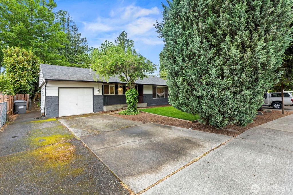 Photo of 13437 4Th Avenue SW, Burien, WA 98146 (MLS # 2366482)