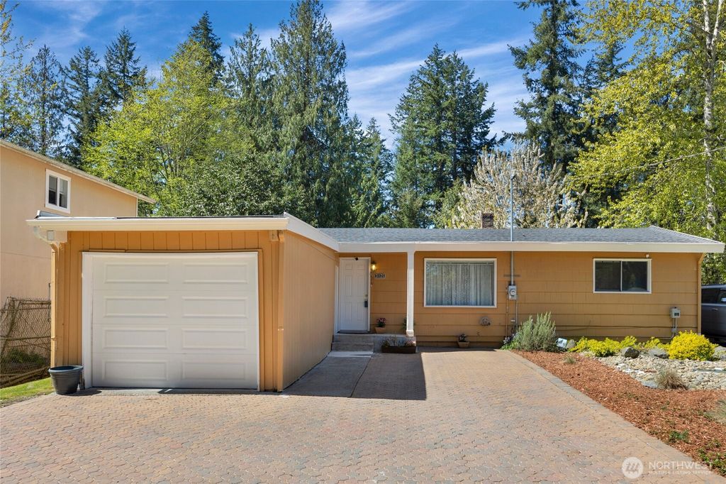 Photo of 31125 S 5th Avenue S, Federal Way, WA 98003 (MLS # 2361188)