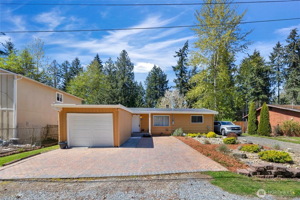 Photo of 31125 S 5th Avenue S, Federal Way, WA 98003 (MLS # 2361188)