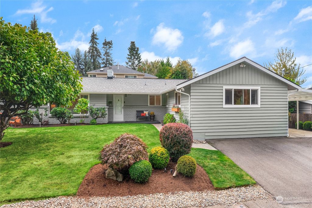 Photo of 8245 SE 35th Street, Mercer Island, WA 98040 (MLS # 2287478)