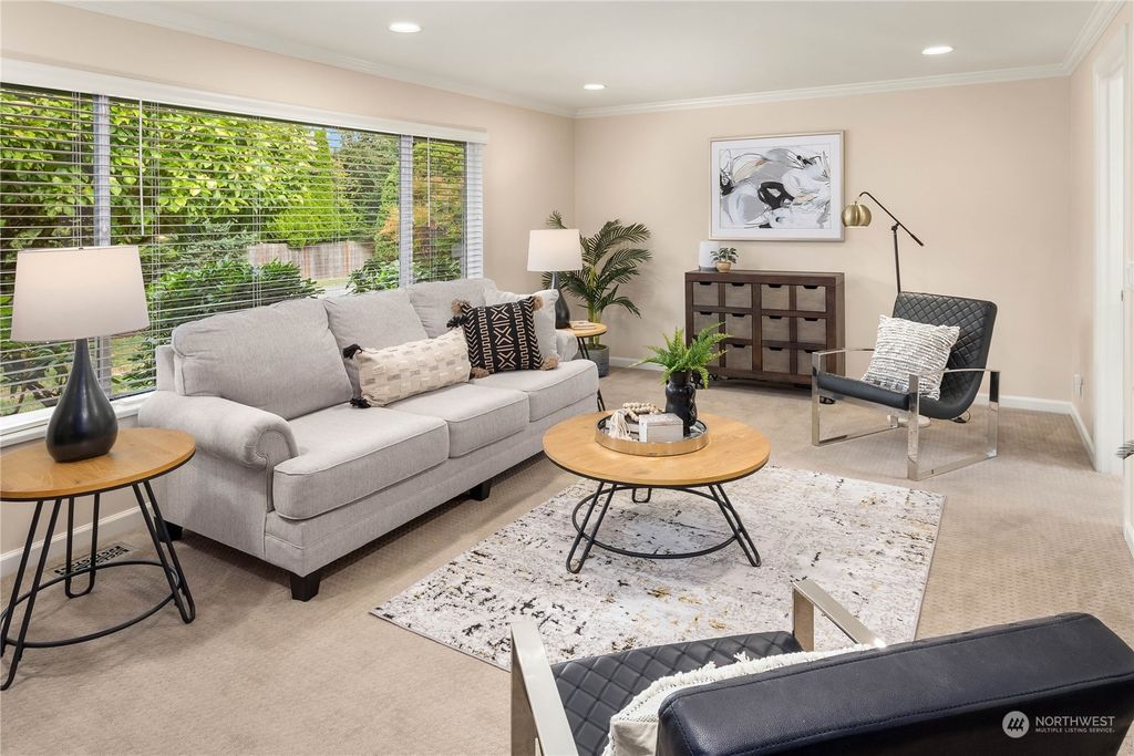 Photo of 8245 SE 35th Street, Mercer Island, WA 98040 (MLS # 2287478)