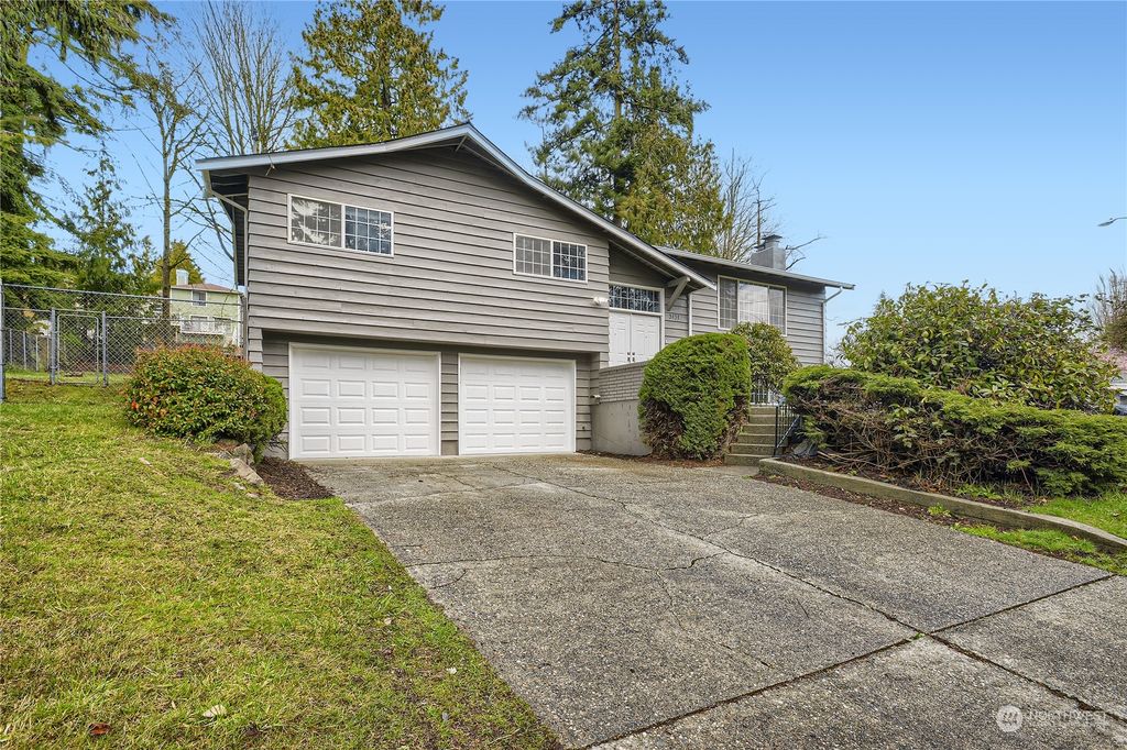 Photo of 3131 Larch Way, Lynnwood, WA 98036 (MLS # 2055443)