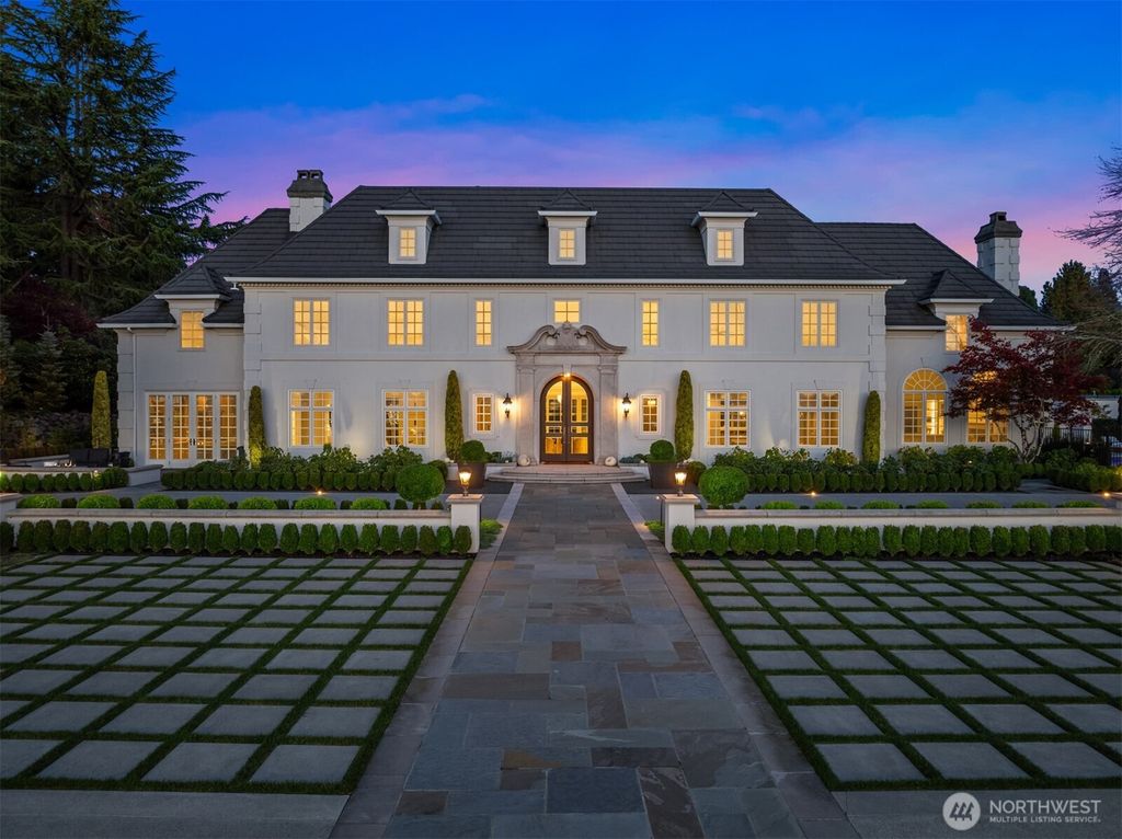 Photo of 1750 92nd Avenue NE, Clyde Hill, WA 98004 (MLS # 2478631)