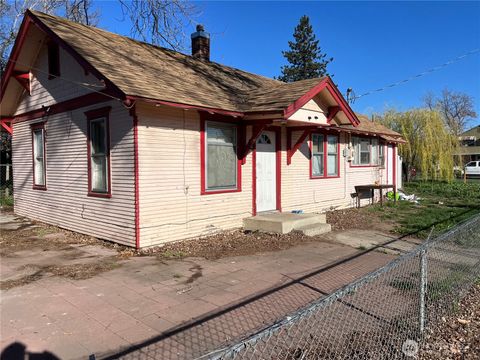 Photo of 1102 Jefferson Avenue, Yakima, WA 98902 (MLS # 2528972)