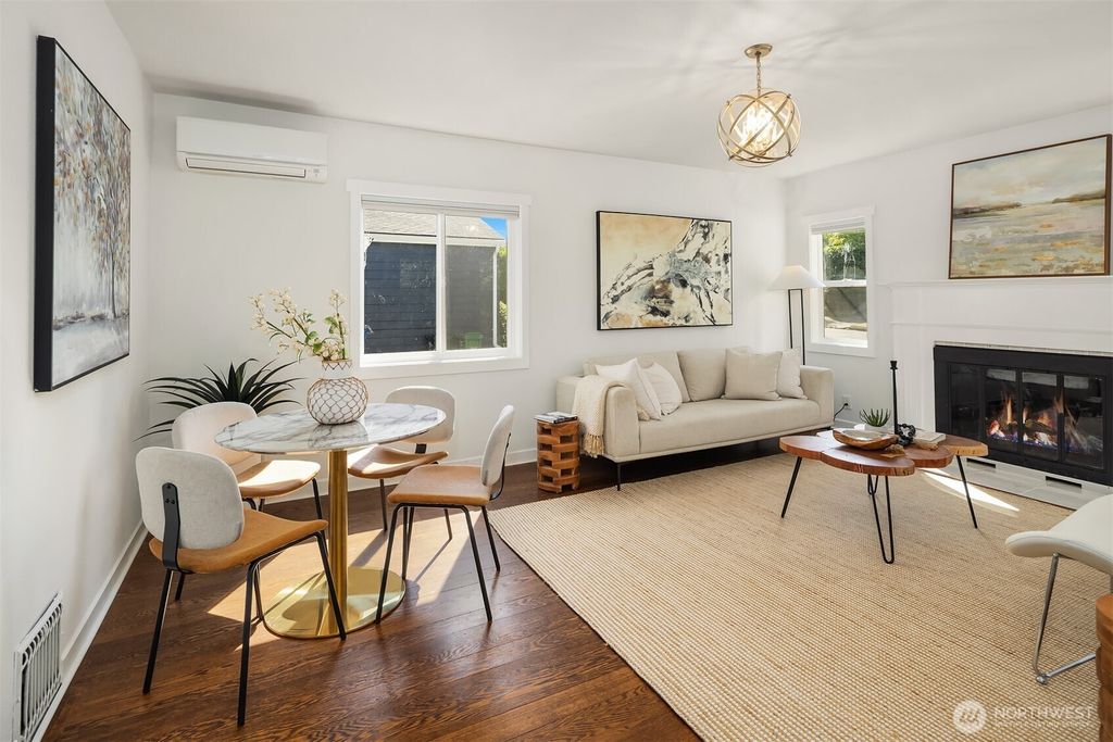 Photo of 9756 Wallingford Avenue N, Seattle, WA 98103 (MLS # 2422615)