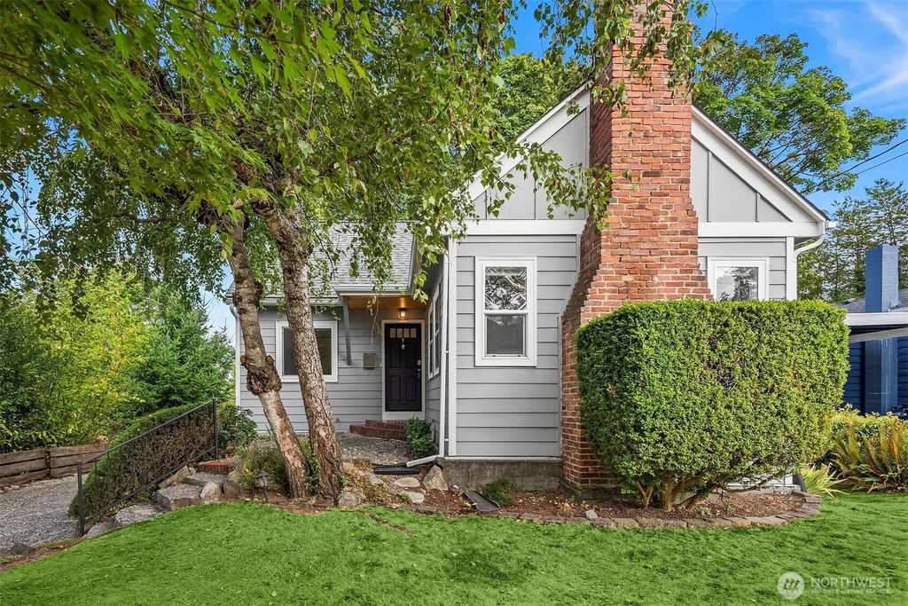 Photo of 9756 Wallingford Avenue N, Seattle, WA 98103 (MLS # 2422615)