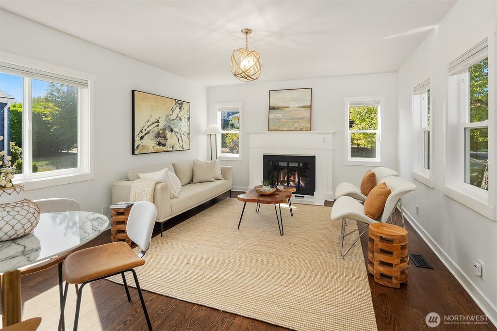 Photo of 9756 Wallingford Avenue N, Seattle, WA 98103 (MLS # 2422615)