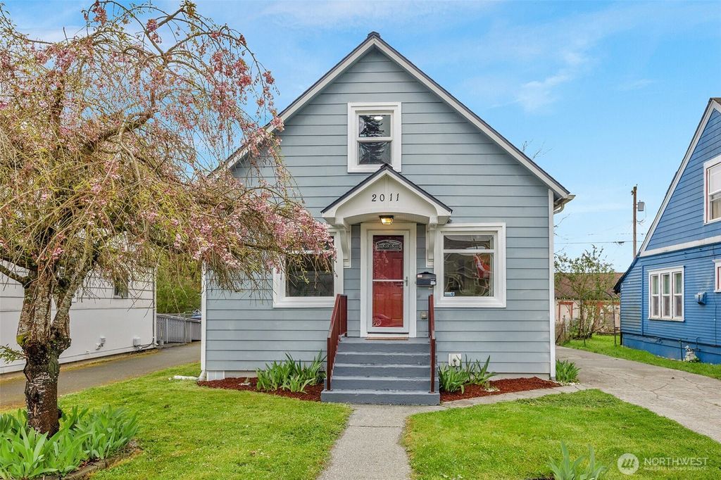 Photo of 2011 Oakes Avenue, Everett, WA 98201 (MLS # 2507986)