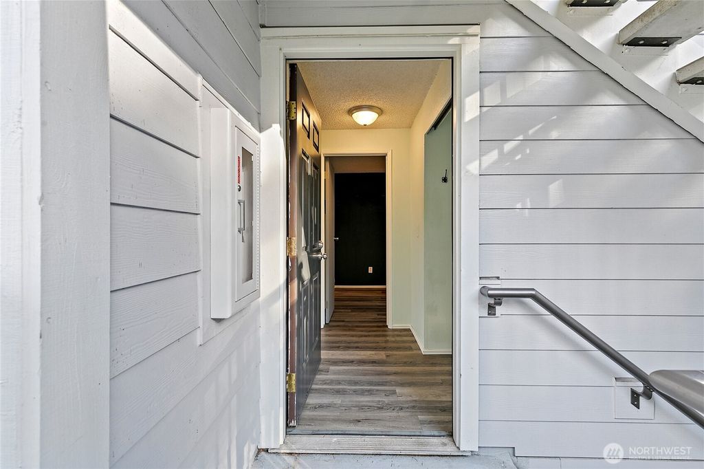 Photo of 2511 S 248th Street #B21, Kent, WA 98032 (MLS # 2475969)