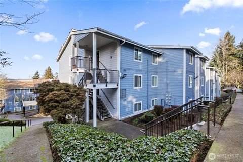 Photo of 2511 S 248th Street #B21, Kent, WA 98032 (MLS # 2475969)