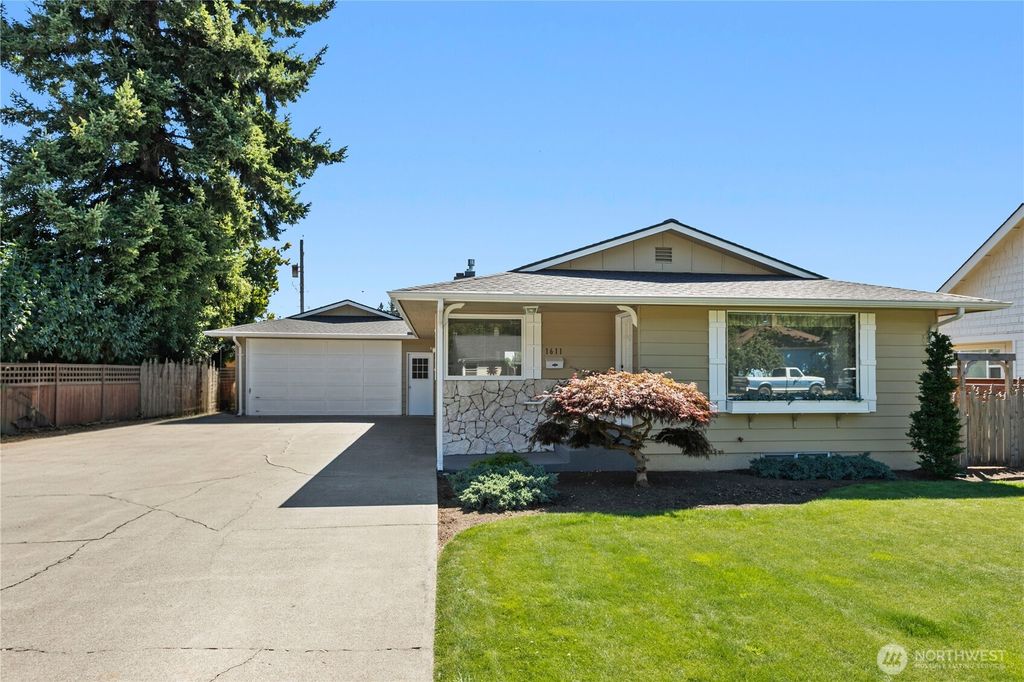 Photo of 1611 E Street, Lynden, WA 98264 (MLS # 2517725)