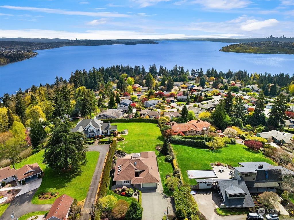 Photo of 8305 NE 117th Street, Kirkland, WA 98034 (MLS # 2222008)