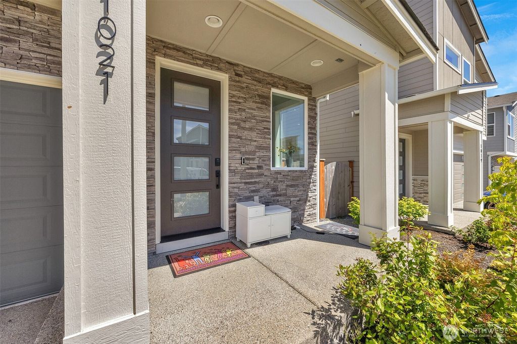 Photo of 1021 169th Place SW, Lynnwood, WA 98037 (MLS # 2542347)