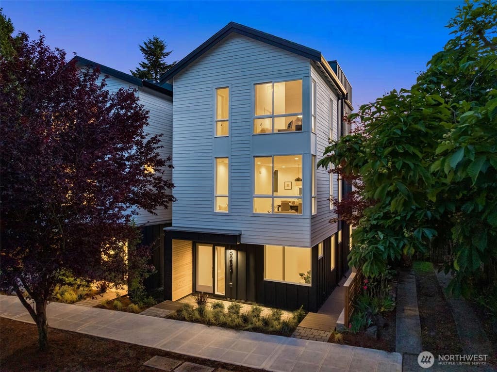 Photo of 821 B 17th Avenue, Seattle, WA 98144 (MLS # 2564239)