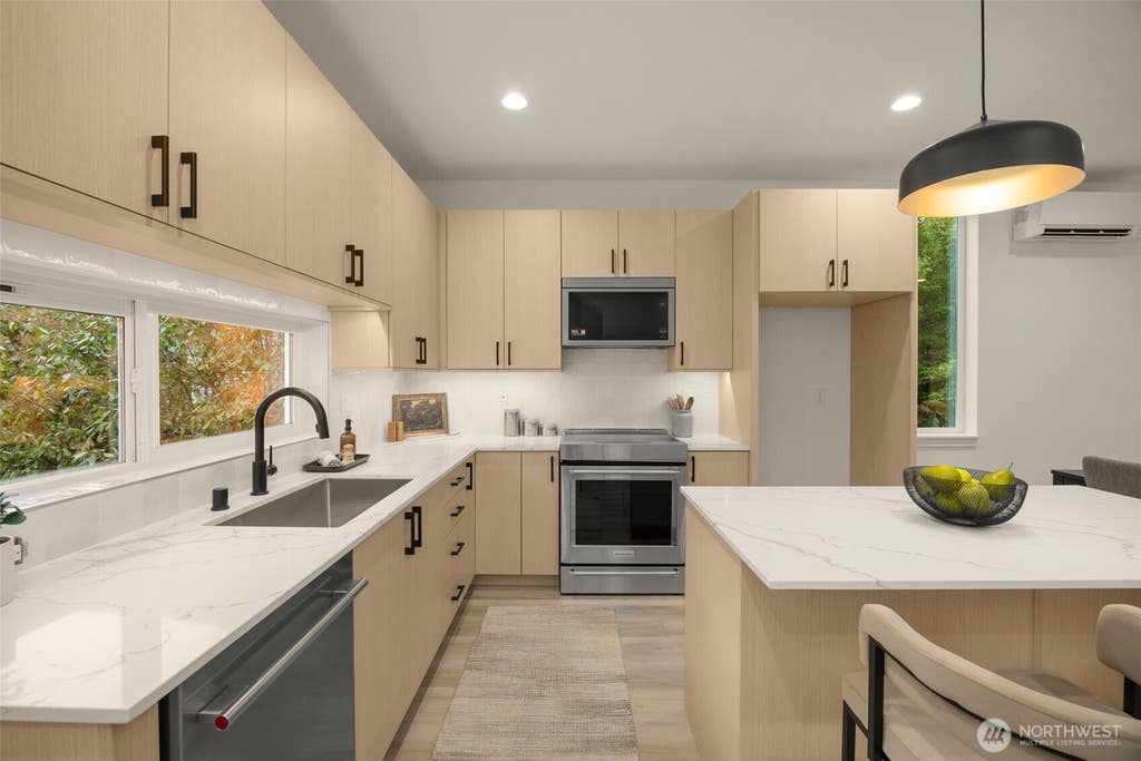 Photo of 821 B 17th Avenue, Seattle, WA 98144 (MLS # 2564239)