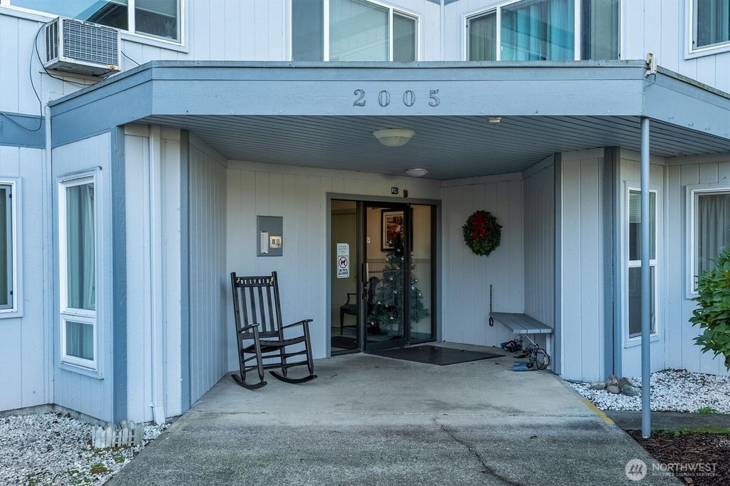 Photo of 2005 Tibbetts Drive #209, Longview, WA 98632 (MLS # 2469466)