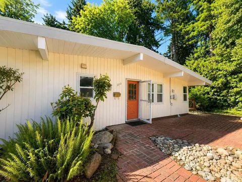 Photo of 1310 Maryland Ave AVE, Everett, WA 98203 (MLS # 2525528)
